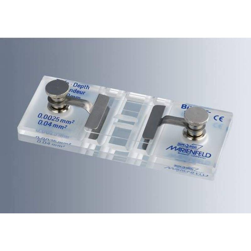 Cámara de Recuento Bürker-Türk con Pinzas, Líneas Oscuras. Modelo    SUP0610311. Marca: MARIENFELD