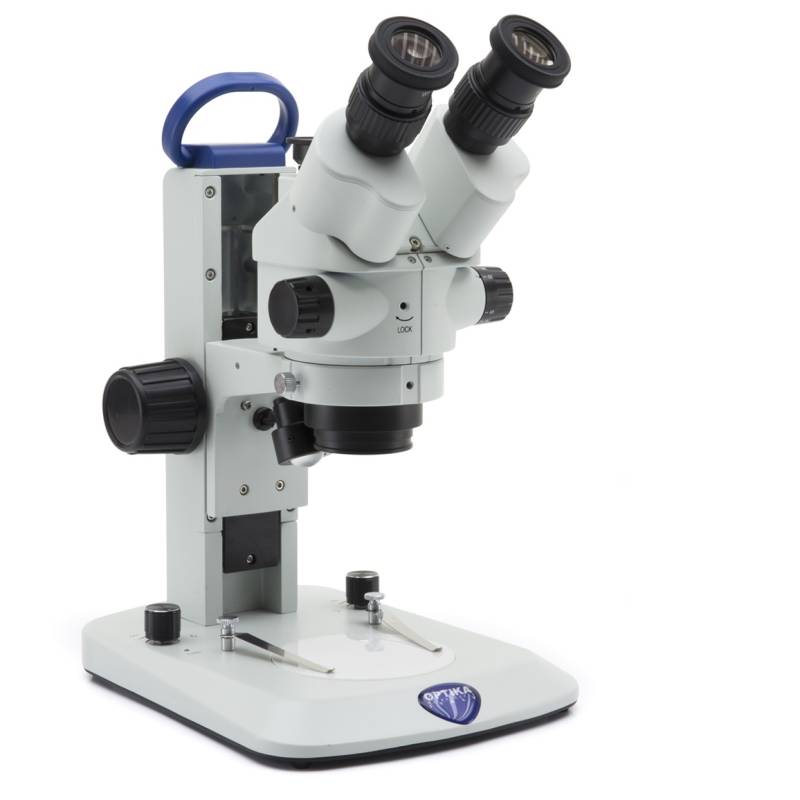 Microscopio estereoscópico trinocular portátil a baterías. Zoom continuo de 7x-45x. Modelo SLX-3, marca OPTIKA